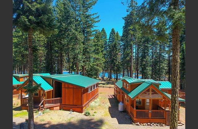 BookStayHop - #51 & 52 Hyatt Prairie Rd. Compound -Hot Tubs and Mountain Views!