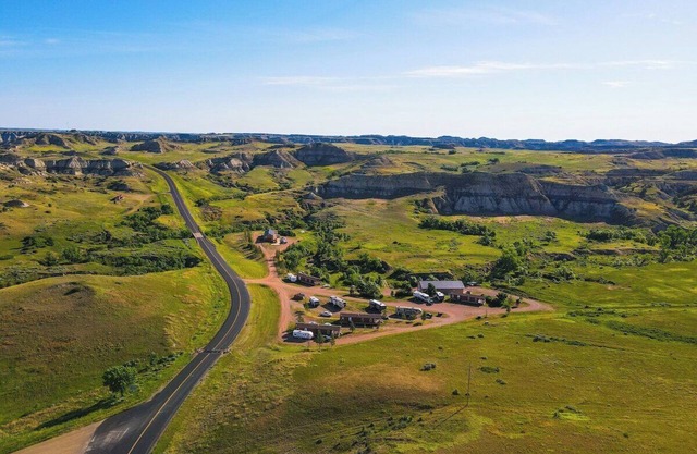 Boots Cowboy Cabin Medora 2 BR 1B Sleeps 6