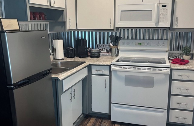 Bourbon Oak Loft - Spacious 2 bedroom, in the heart of the Bourbon Trail.