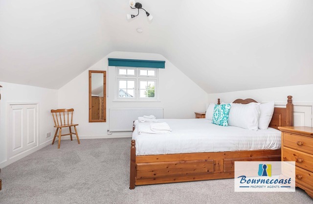 Bournecoast: Five bedroom family chalet bungalow with garden - Mudeford - HB9600