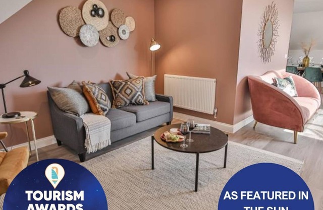 BOURNECOAST: STYLISH FLAT- BALCONY/SEA VIEW- PARKING- 10 MIN WALK TO BEACH- 8407