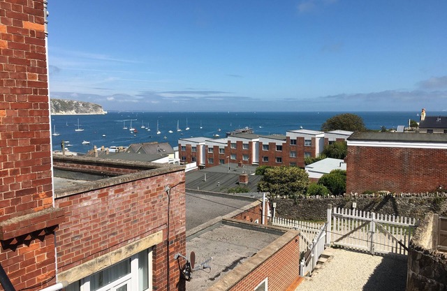 Boutique 1 Bedroom Apartment with Balcony and Spectacular Sea View