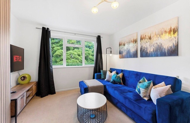 Boutique 4 Bed - Parking and Garden