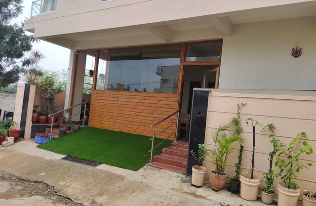 Boutique Apartment/Super Luxury Rooms equipped with AC,net,toilet,washing mch.