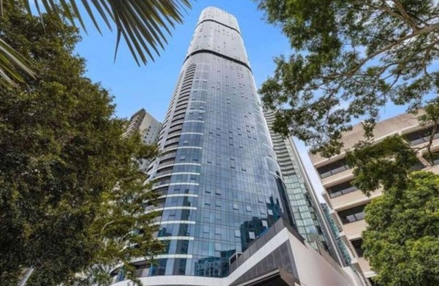Boutique Brisbane City Apartment with free Parking