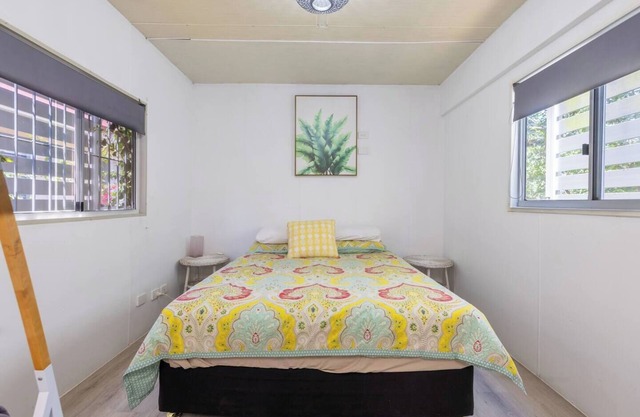 Boutique granny flat— A/C +Wifi+ Parking+ Deck
