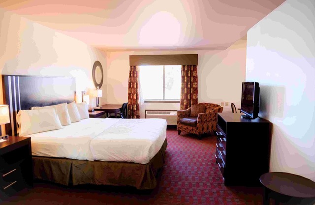 Boutique Hotel– Enjoy Clean Rooms, Hot Breakfast, WiFi, & Family Hospitality!