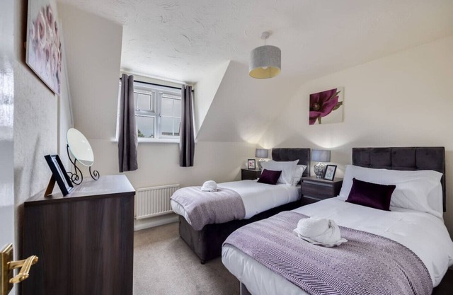 Boutique House Walking Distance to the High Street Free Parking Fast Wifi