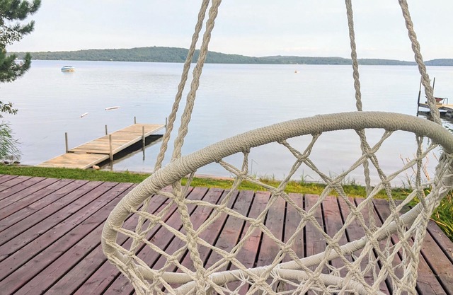 Boutique Muskoka Oasis. ★Waterfront★Firepit★Hottub