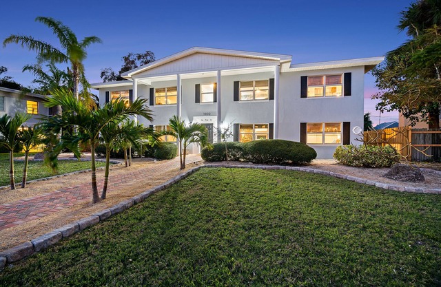 Boutique Style Quadplex/4 Apts/Walk to beach/Pet friendly