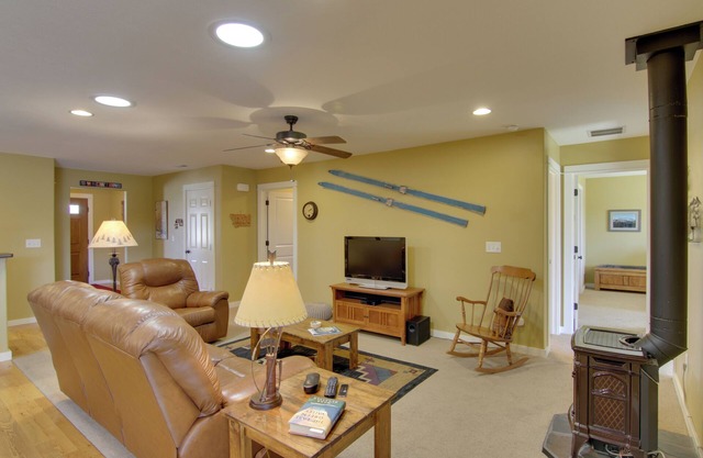 Bozeman Condo w/Grill ~ 2 Mi to Hot Springs!
