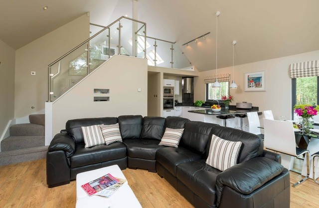 BRACKEN HOWE LODGE, family friendly, with hot tub in Whitby
