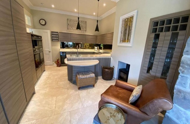 Braid Rd Stunning Villa