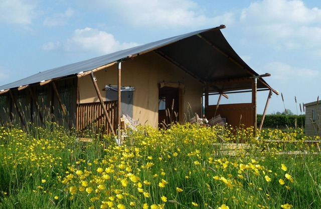 BRAMLEY LODGE, pet friendly, with open fire in Glastonbury