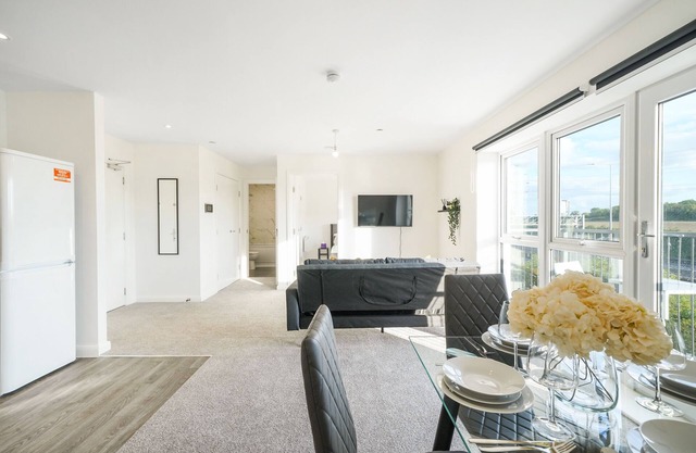 Brand New 2 Bed, 2 Bath Apartment in Luton 21