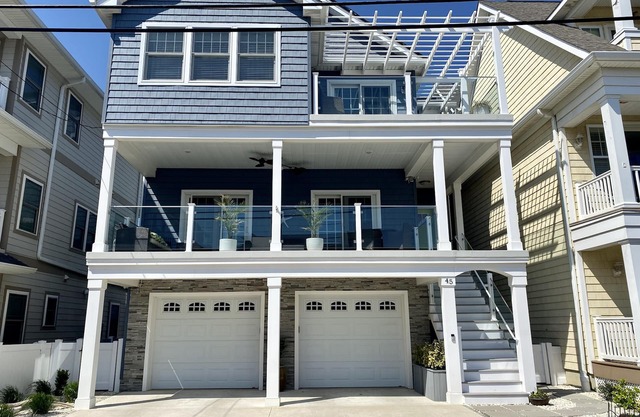 Brand new 2BR apartment steps from the beach 🏖