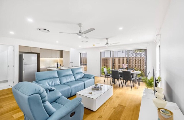 Brand-new 4beds home,Minutes from M1 & Local Shops