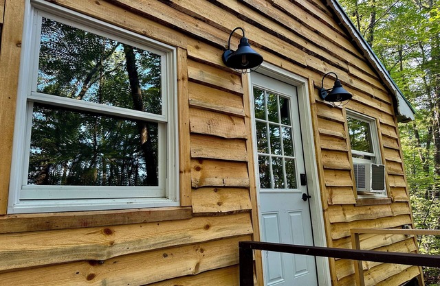 Brand New All Season Cabin Rental w/Snowmobile Trail Access