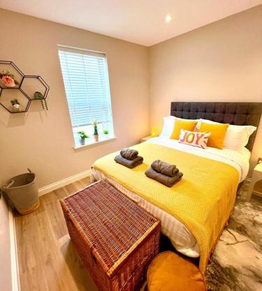 Brand New Apt -Coastal Breeze 1-bedroom apartment in Bournemouth with free parking- sleeps 4 ppl- internet