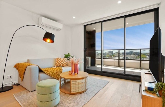 Brand New Box Hill Central Executive w/pool+gym