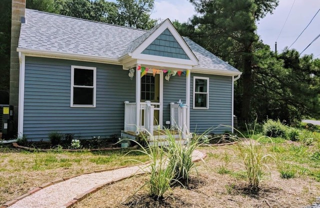 Brand New Cottage Steps from the Beach!