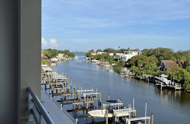 Brand new deluxe Sarasota condo close to everything!