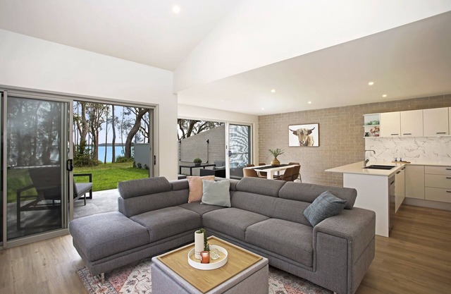 Brand New Dog Friendly Lakefront Villa