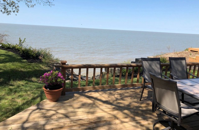 BRAND NEW ! GORGEOUS 3 BEDROOM LAKEFRONT IN VERMILION