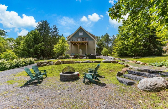 Brand new home w/lake access, dock, swim float, deck & gas grill - pet friendly