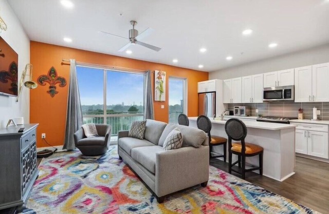 *BRAND NEW LISTING* Gorgeous Condo near French Quarter w parking