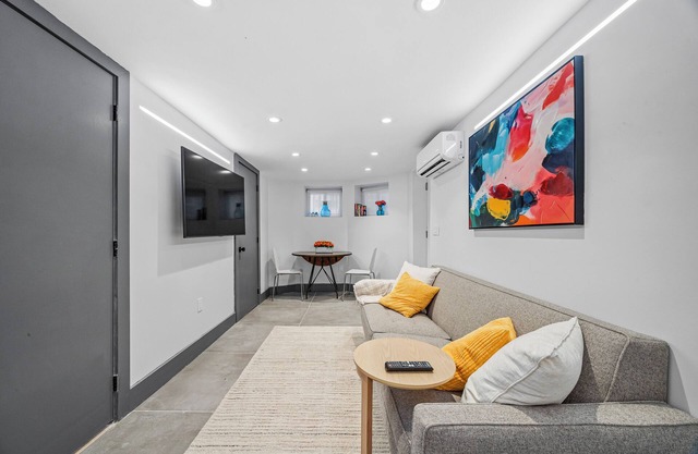 Brand New Luxury 2 Bed 2 Bath w/free parking