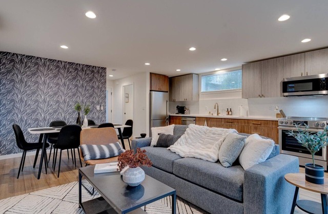 Brand new, Modern 2 Bedroom home near Greenlake.