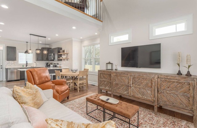 Brand New Modern House - Walk to Main Street