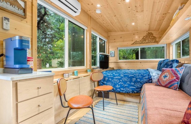Brand new serene luxury cottage just off the Brew Ridge Trail