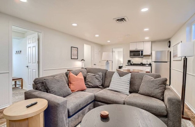 BRAND NEW SW Denver Guest Suite I Easy Highway acc