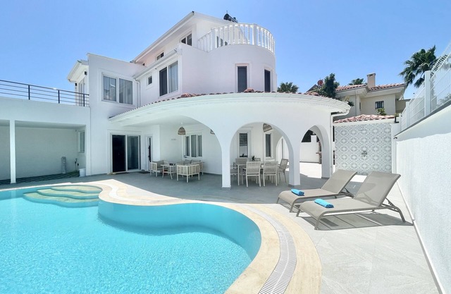 Brand new villa - 5 minutes to Land of Legends and Beach