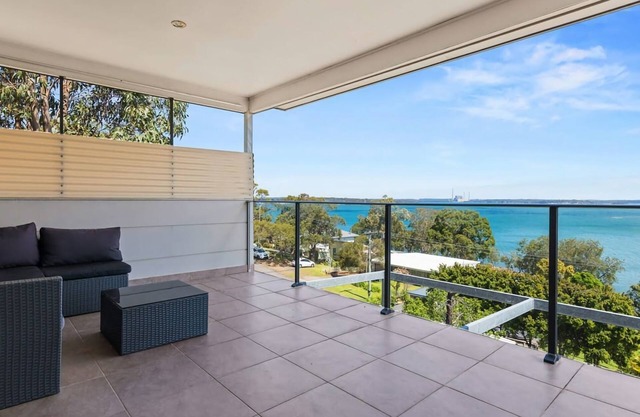 Breath taking Bay Views Private Pad Spacious