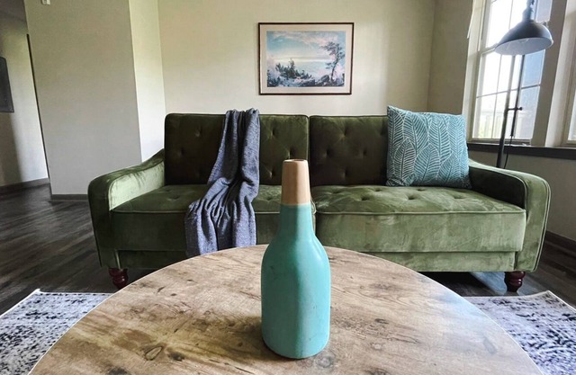 Breathtaking 1BD/1BA w/Balcony + Gym - Little Rock