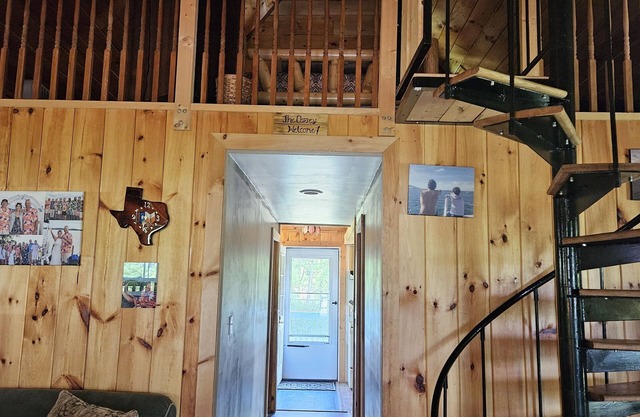 Breathtaking Cottage On Beautiful Historic Lake Champlain! Great fishing access!