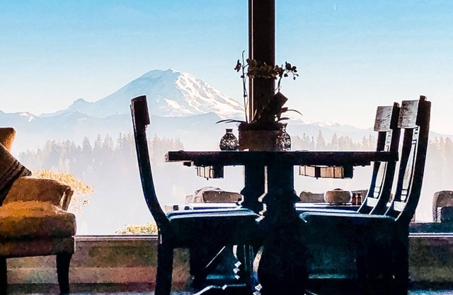Breathtaking Mt Rainier & Mountain Views, Whole House - Hot Tub/Pool Table