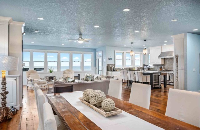 Breathtaking Ocean Views, Bright and Open Layout, Hot Tub and Decks Overlooking Beach and Waves