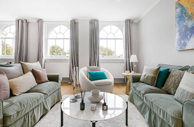 Breathtaking Penthouse Views Over Hyde Park