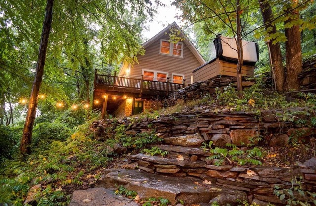 Breathtaking River Views · The Hawks Nest Cabin