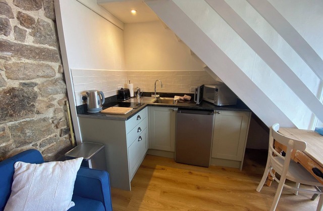 Breathtaking sea views, parking, beaches. your ideal home away from home.