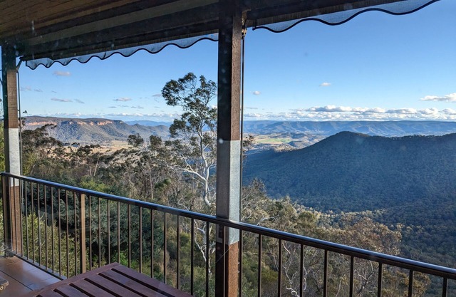 Breathtaking Valley & Escarpment View- Ukamirra Lodge