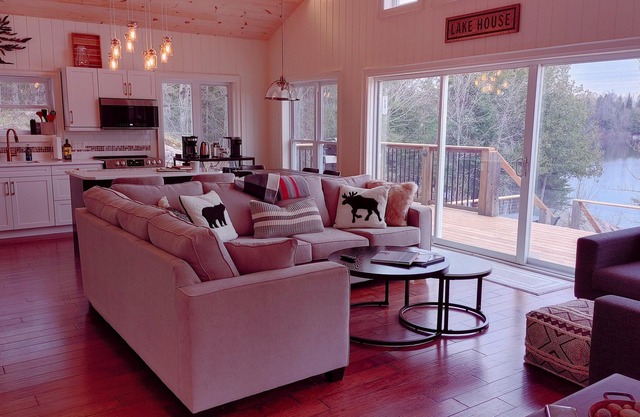 Brick's Lake House Retreat