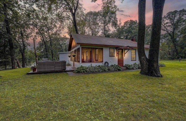 Bricks on the Bank-Intimate cabin retreat with river access. 5-stars on Airbnb!