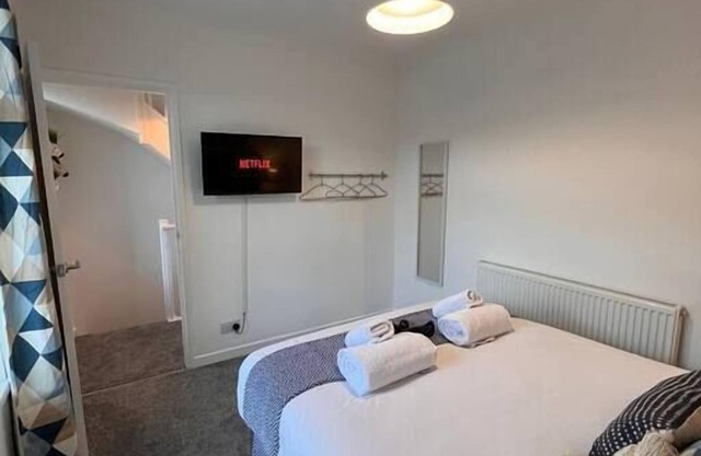 Bridge Place - Spacious home with plenty of beds!