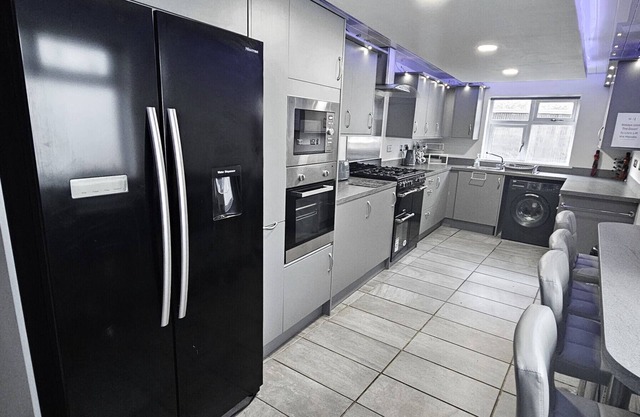 Bridge St 6 Bedroom House - Tranent