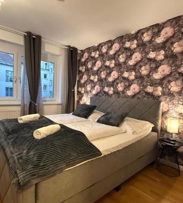 Bright 1BR Apartment with Living Room & Balcony